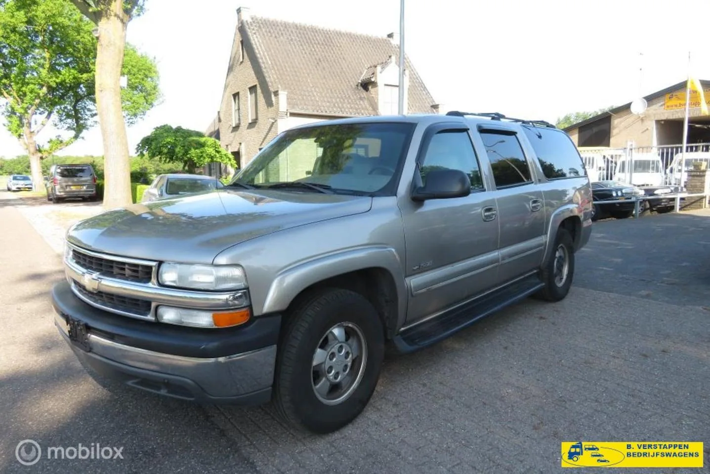 Chevrolet Suburban (2000) — foto 1