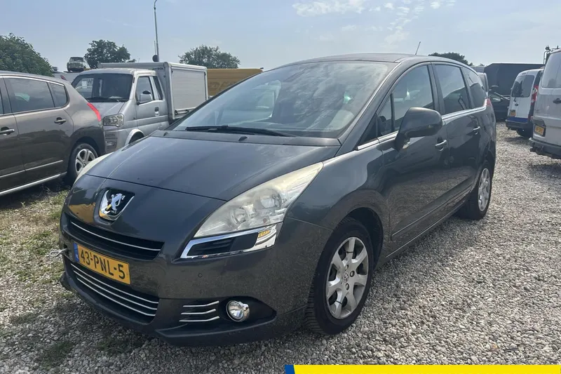 Peugeot 5008 (2011)