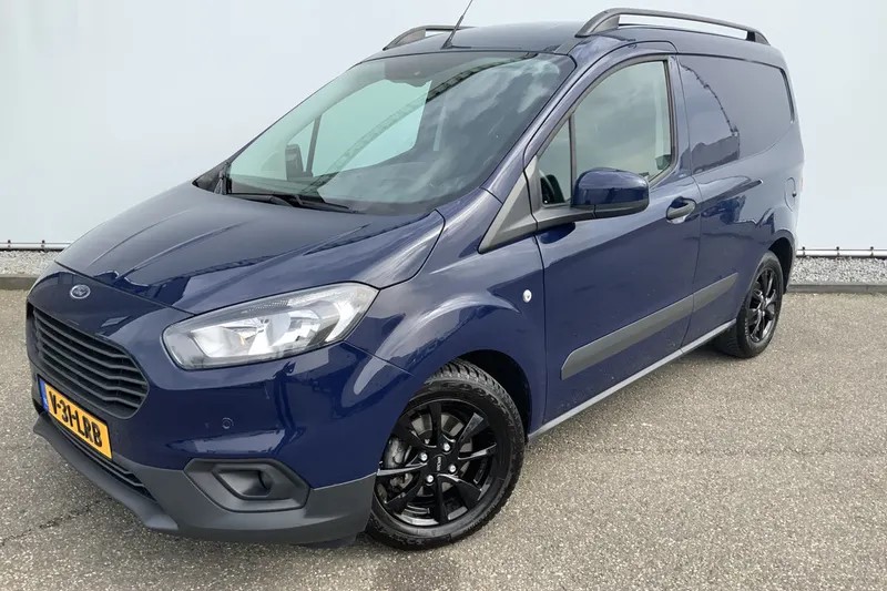 Ford Transit Courier (2023)