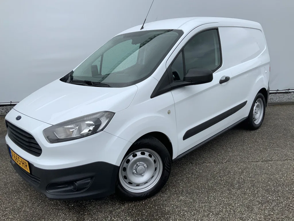 Ford Transit Courier (2017) — foto 1