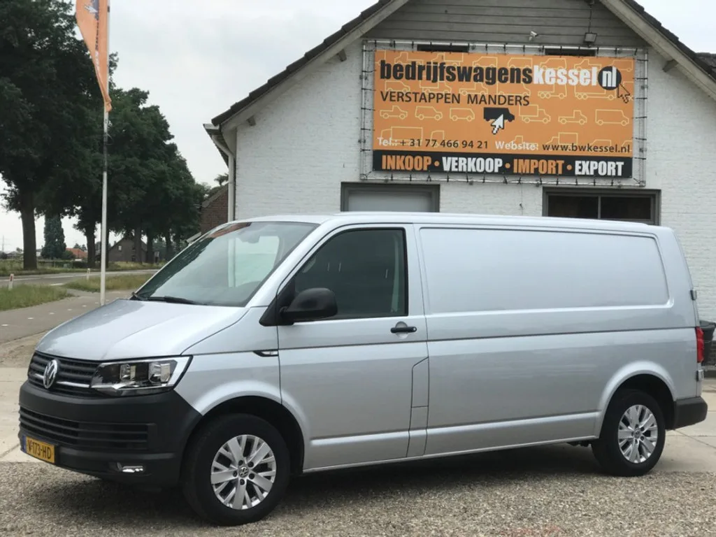 Volkswagen Transporter (2017) — foto 1
