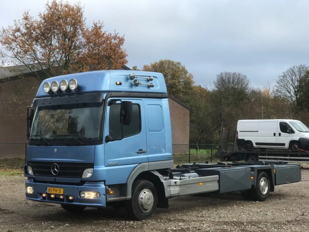 Mercedes-Benz Atego (2006) — foto 1