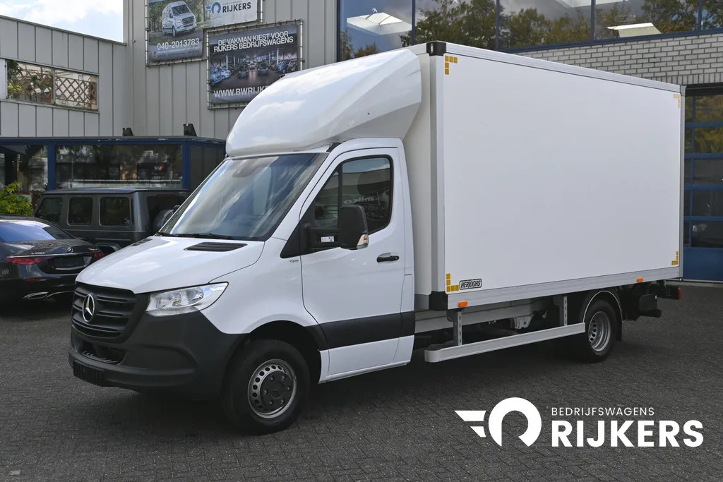 Mercedes-Benz Sprinter (2023) — foto 1