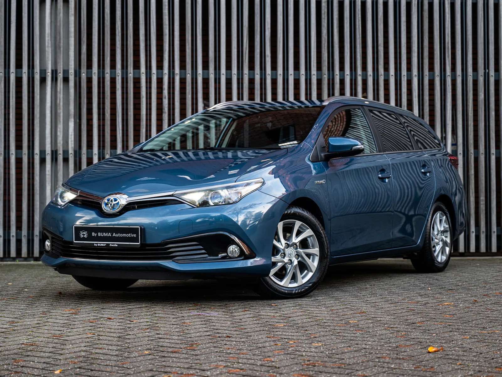 Toyota Auris (2015) — foto 1