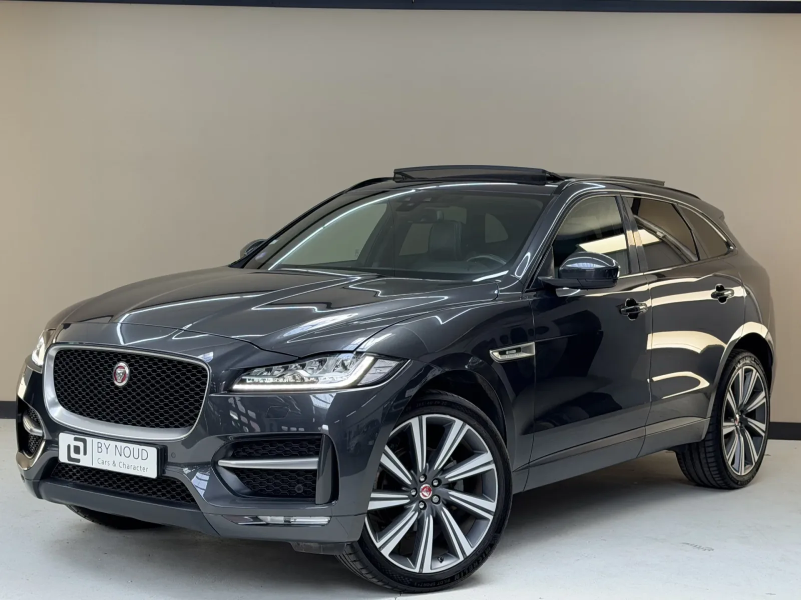 Jaguar F-Pace (2017) — foto 1