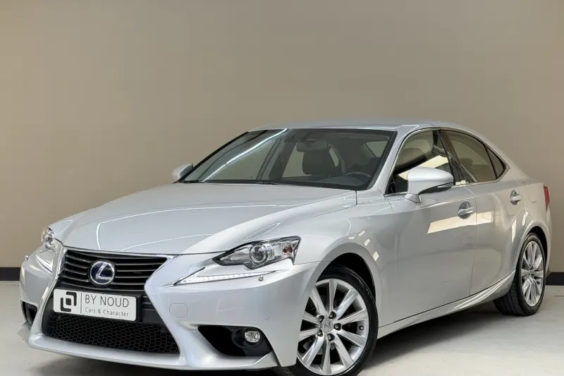 Lexus IS (2017)