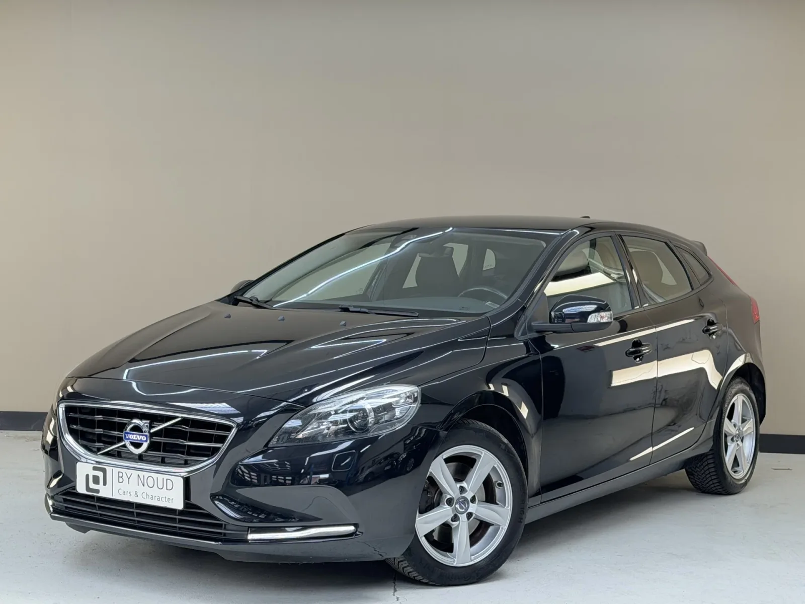 Volvo V40 (2015) — foto 1