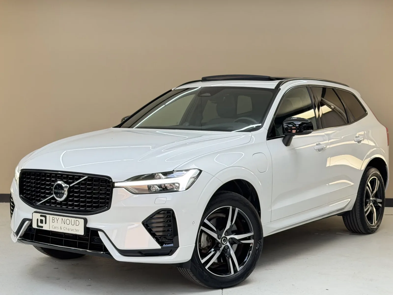 Volvo XC60 (2021) — foto 1