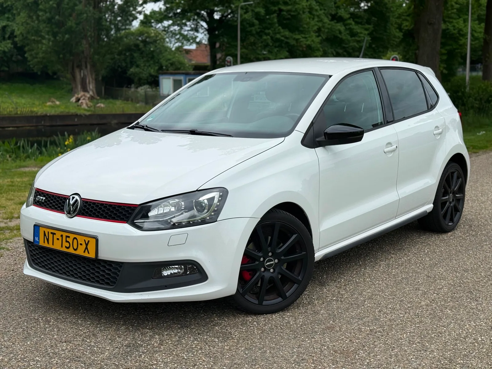 Volkswagen Polo (2012) — foto 1