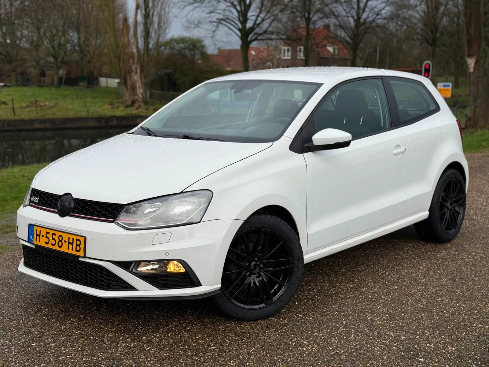 Volkswagen Polo (2015) — foto 1