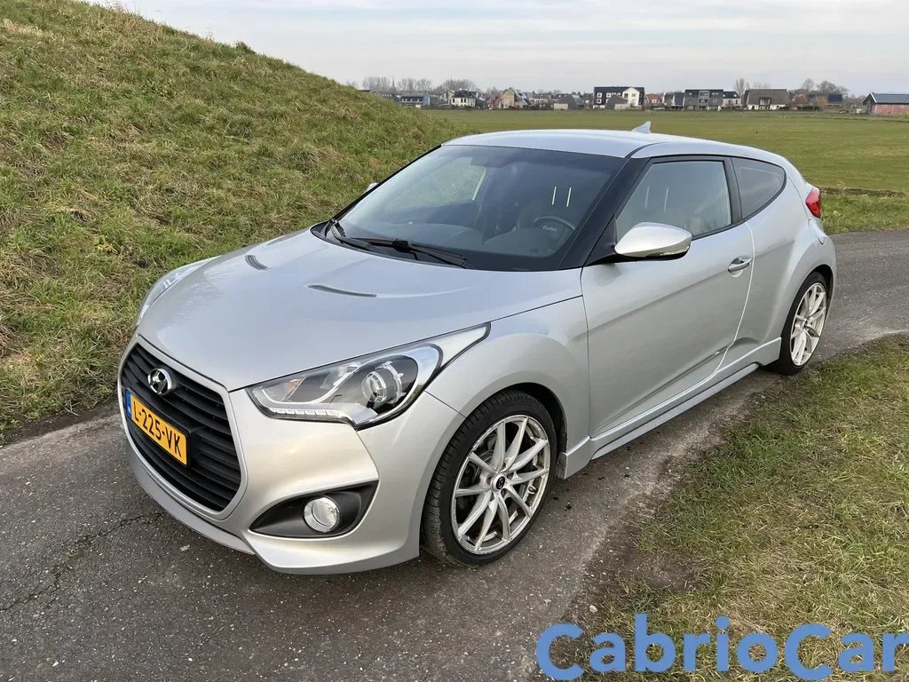 Hyundai Veloster (2015) — foto 1