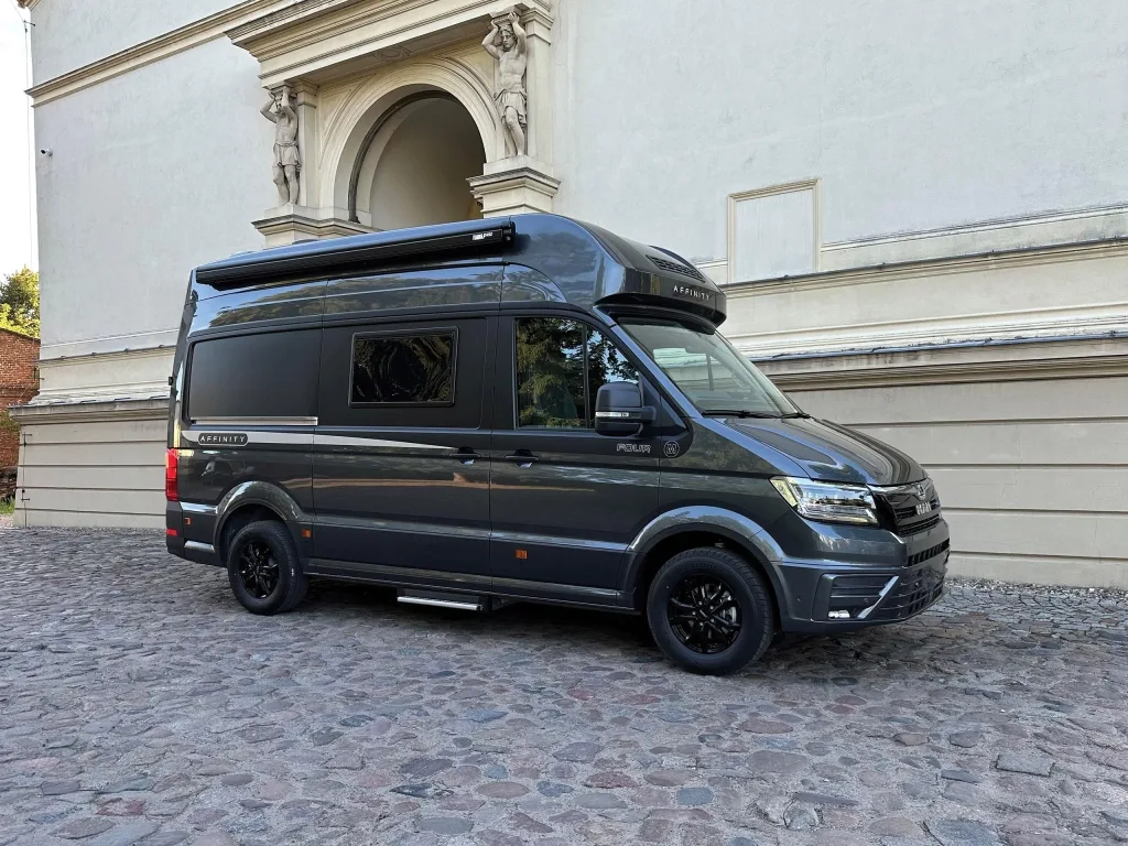 Affinity Four (2024) — foto 1