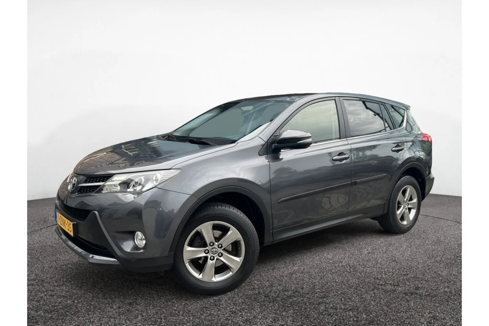 Toyota RAV4 (2015) — foto 1