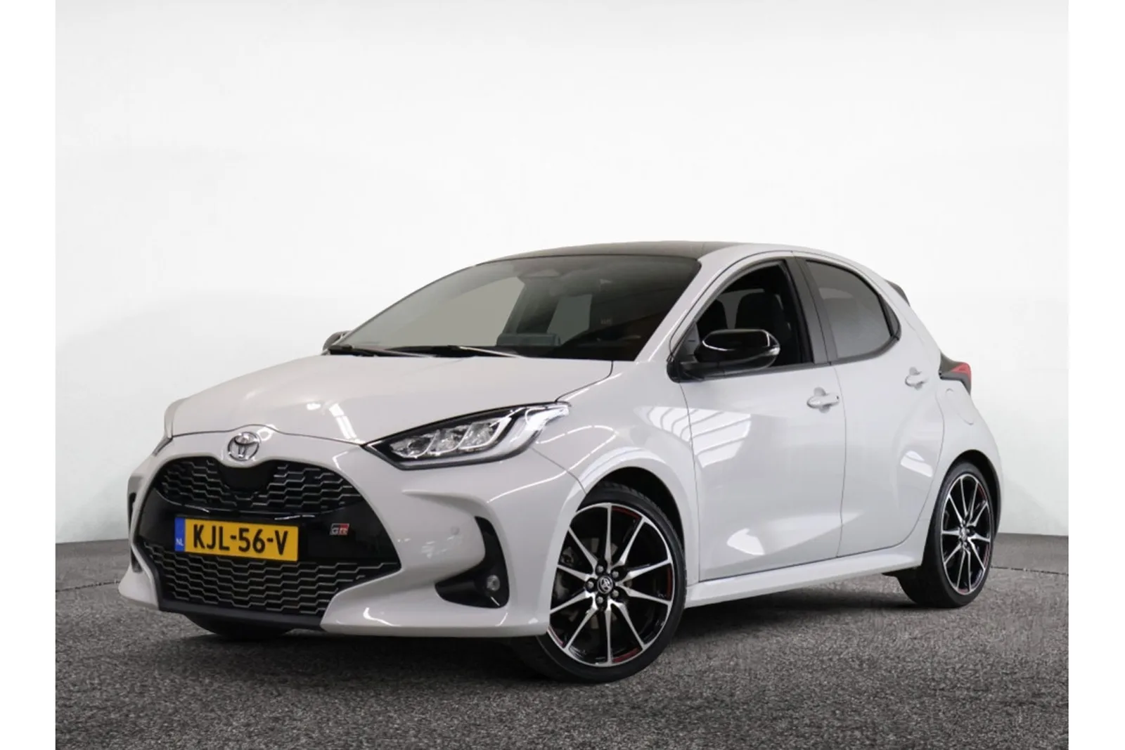 Toyota Yaris (2024) — foto 1
