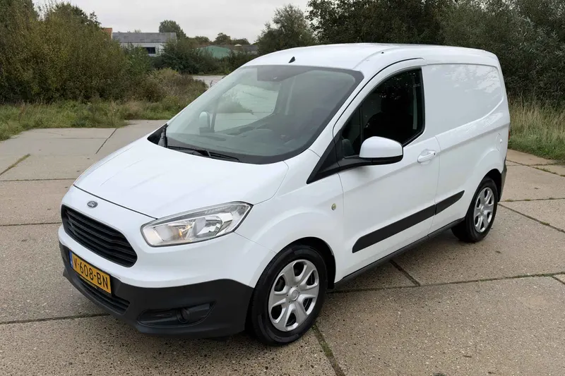 Ford Transit Courier (2016)