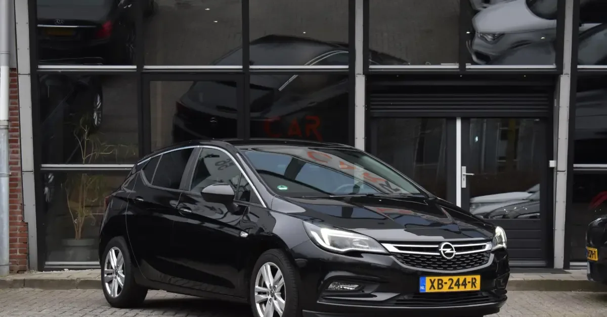 Opel Astra (2018) — foto 1