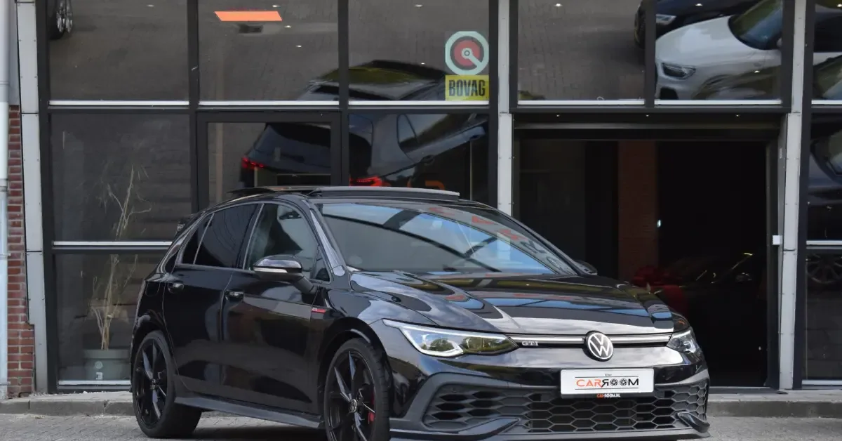 Volkswagen Golf (2023) — foto 1
