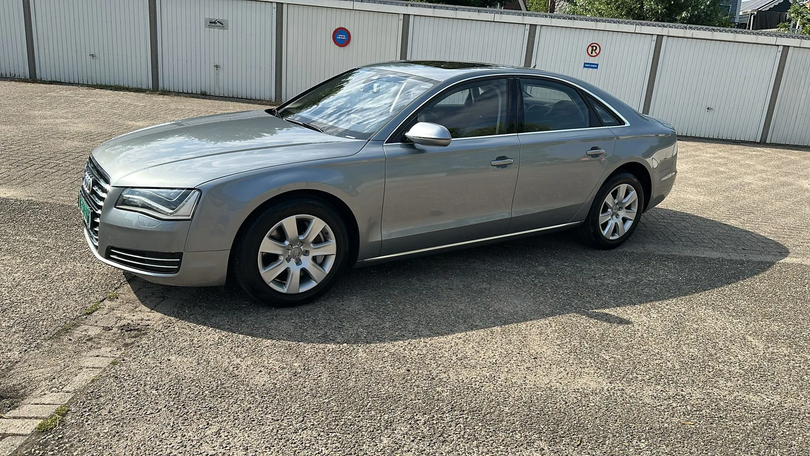 Audi A8 (2010) — foto 1