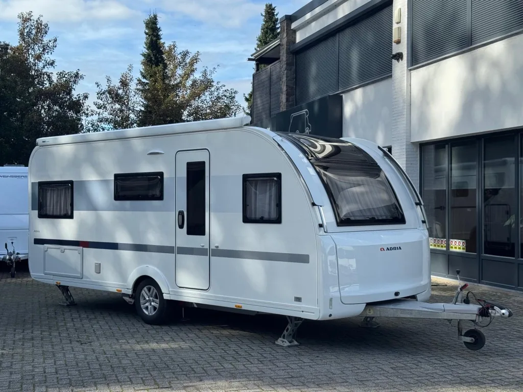 Adria Adora (2021) — foto 1
