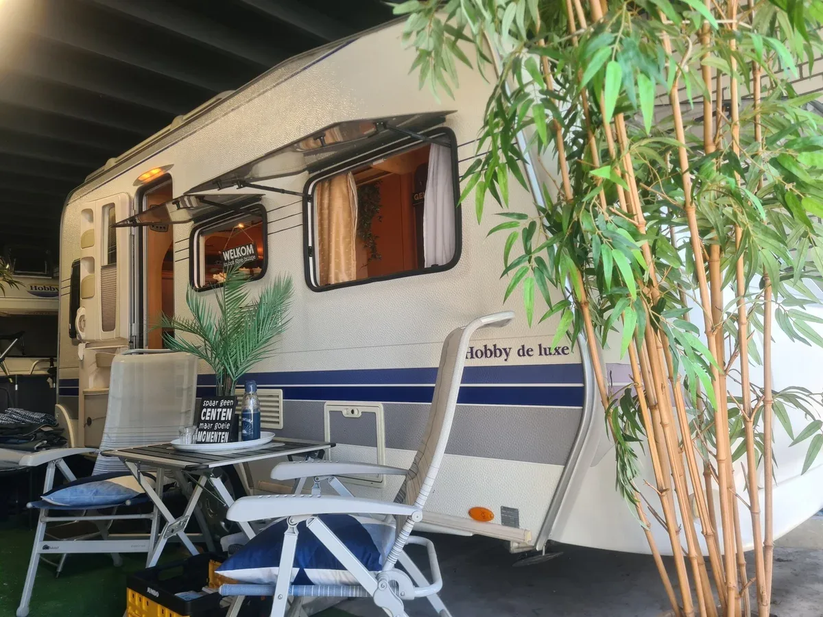 Hobby De Luxe (2009) — foto 1