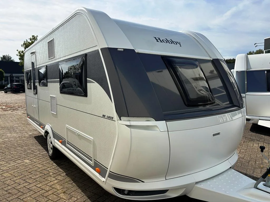 Hobby De Luxe (2026) — foto 1