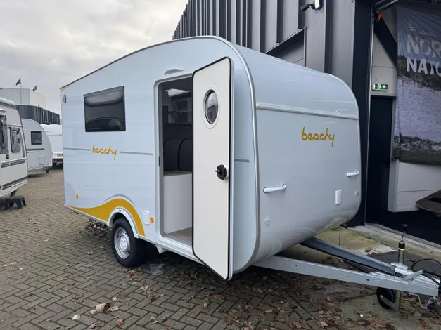 Hobby Beachy (2026) — foto 1