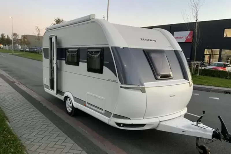 Hobby De Luxe (2022)