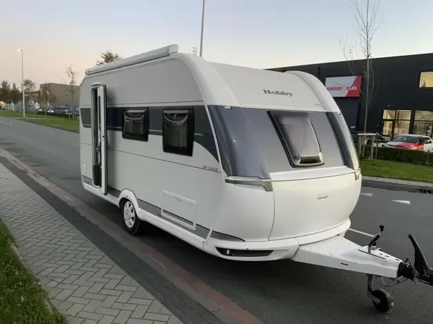 Hobby De Luxe (2022) — foto 1