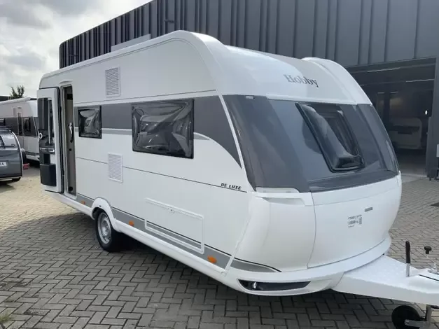 Hobby De Luxe (2026) — foto 1