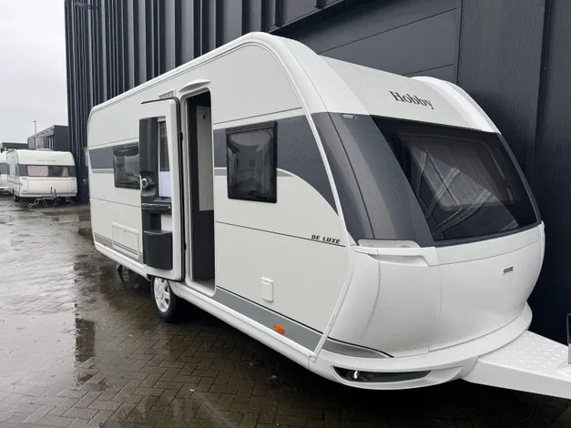 Hobby De Luxe (2026) — foto 1