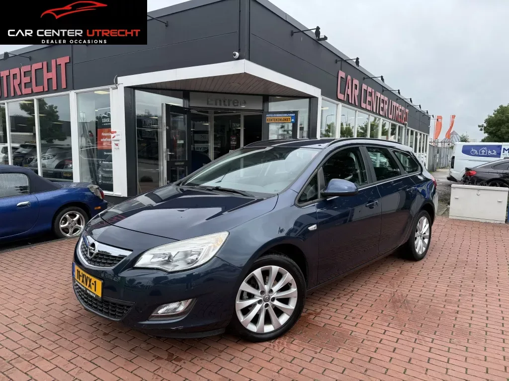 Opel Astra (2012) — foto 1