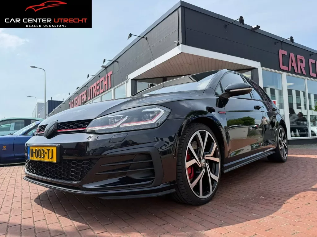 Volkswagen Golf (2019) — foto 1