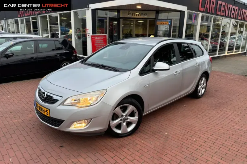 Opel Astra (2011)