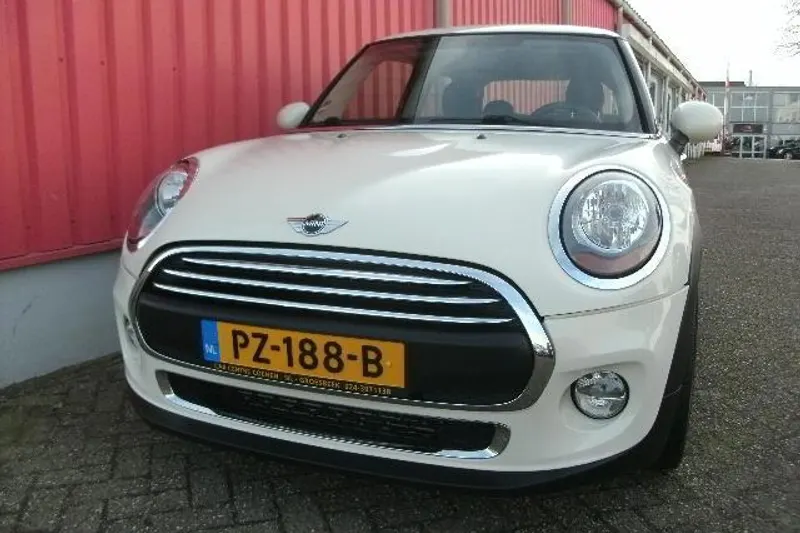 MINI One (2017)
