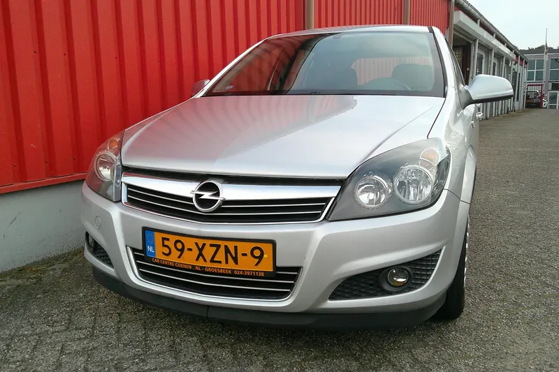 Opel Astra (2011)