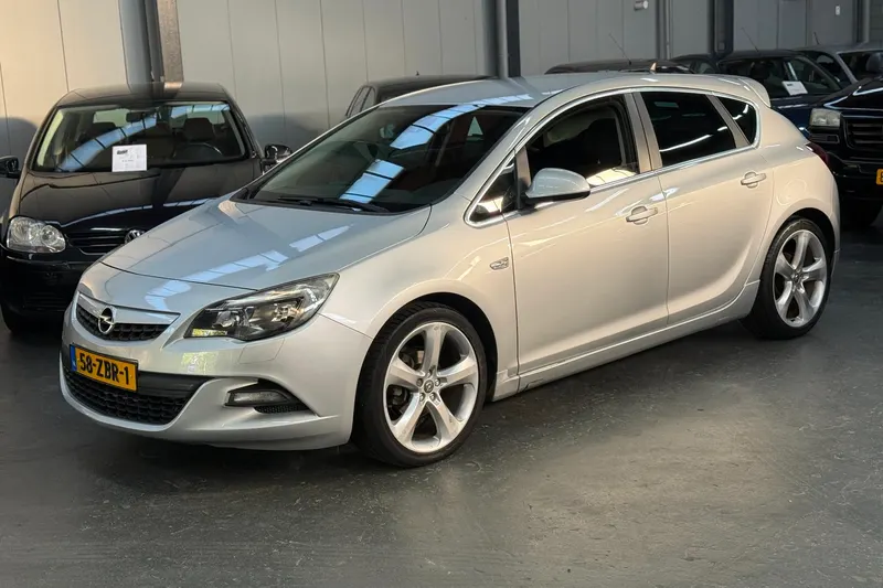 Opel Astra (2012)