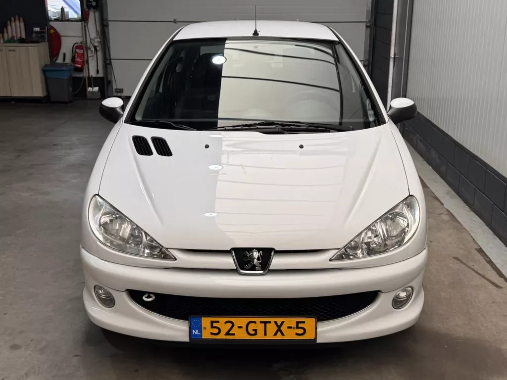 Peugeot 206 (2008) — foto 1