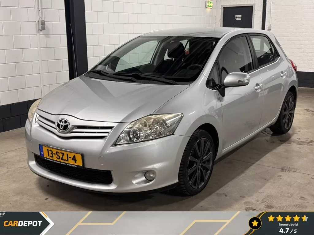 Toyota Auris (2012) — foto 1