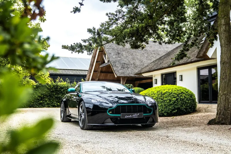Aston Martin V8 Vantage (2015)