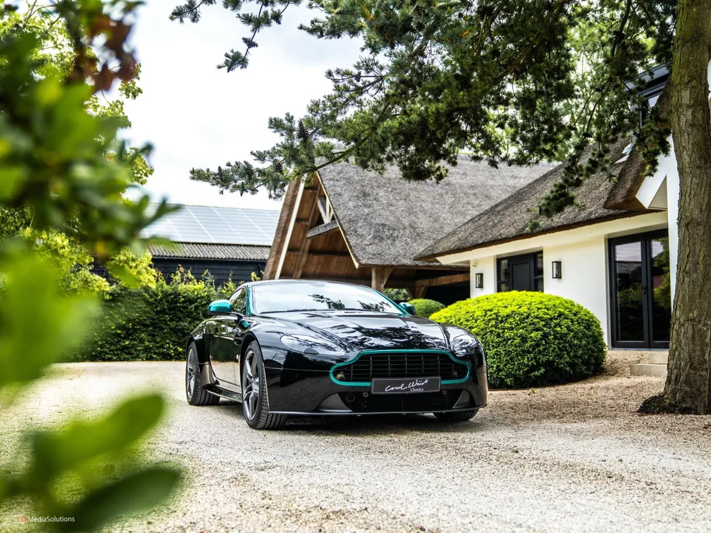 Aston Martin V8 Vantage (2015) — foto 1