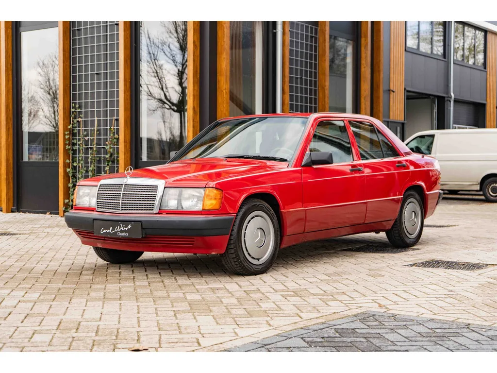 Mercedes-Benz 190E (1993) — foto 1