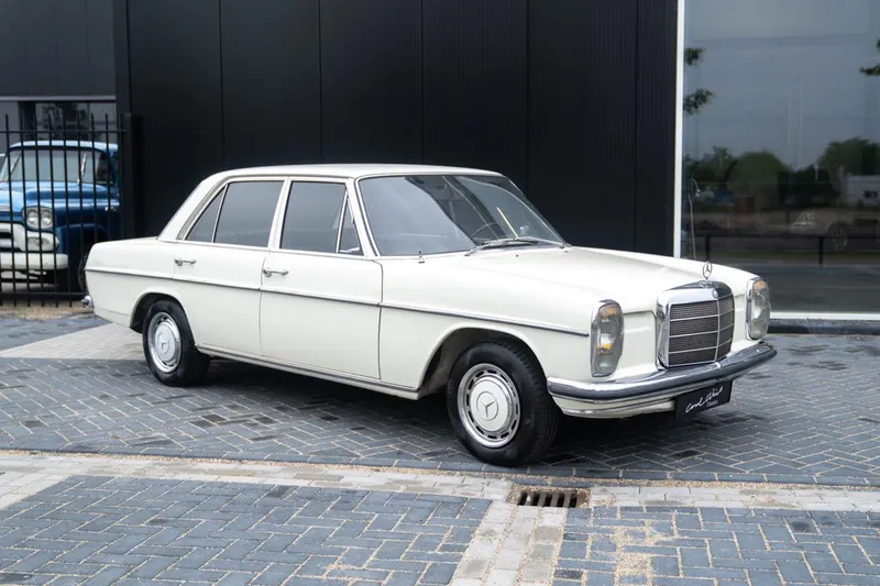 Mercedes-Benz 200-280 (1969)