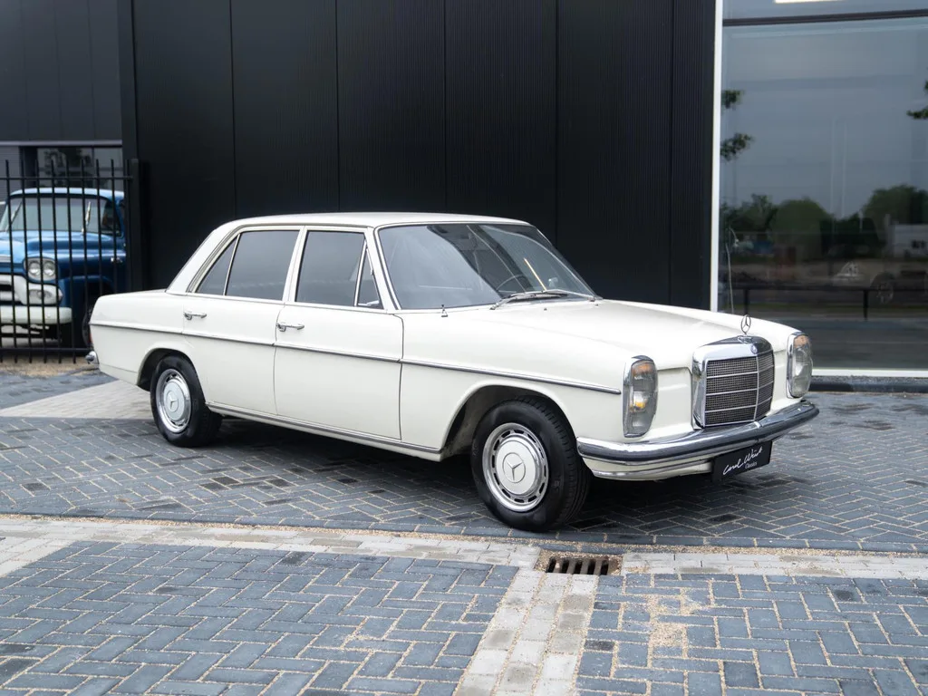 Mercedes-Benz 200-280 (1969) — foto 1