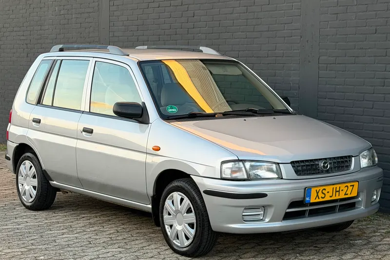 Mazda Demio (1999)