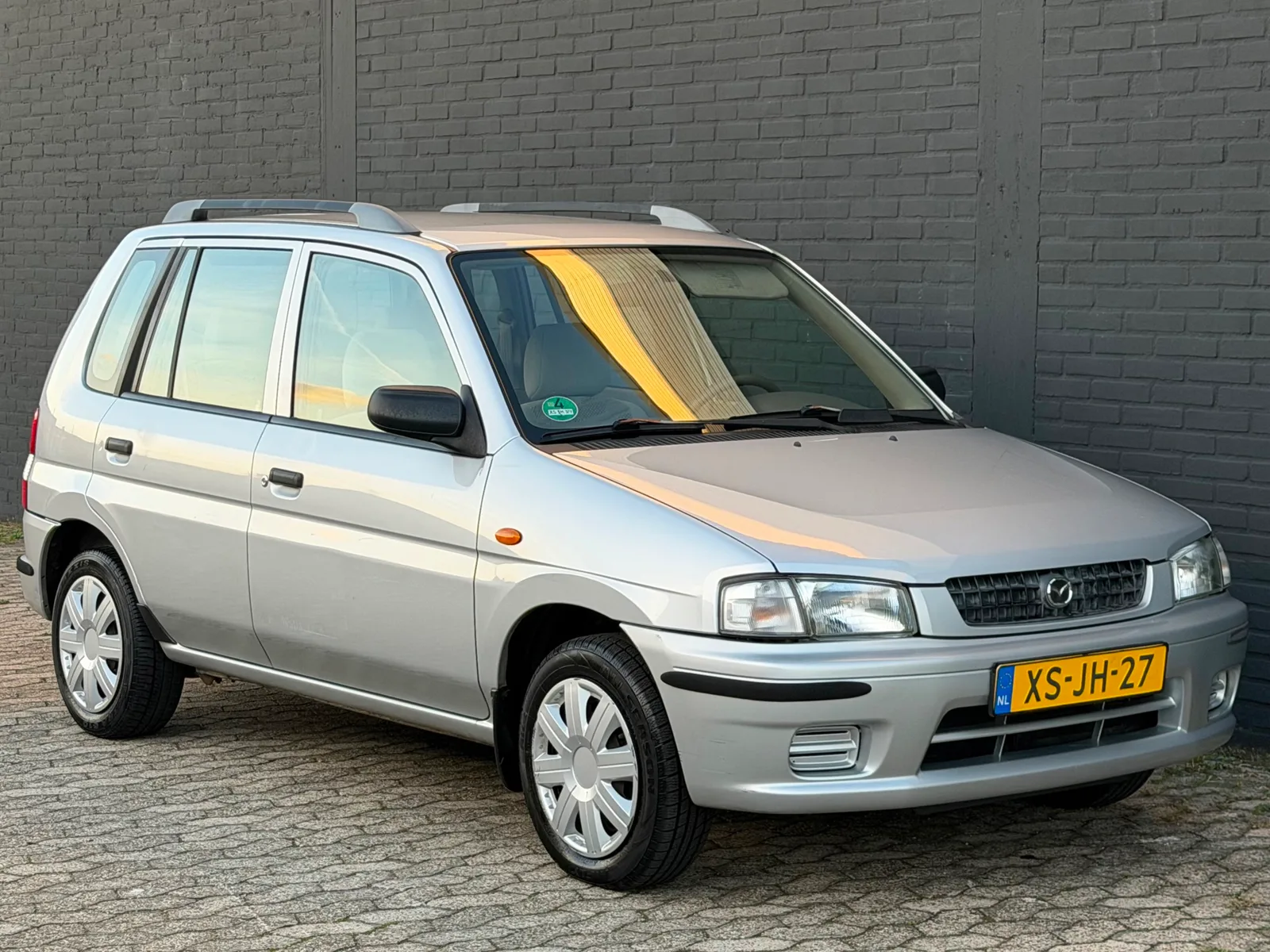 Mazda Demio (1999) — foto 1