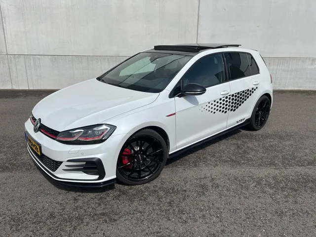 Volkswagen Golf (2019) — foto 1