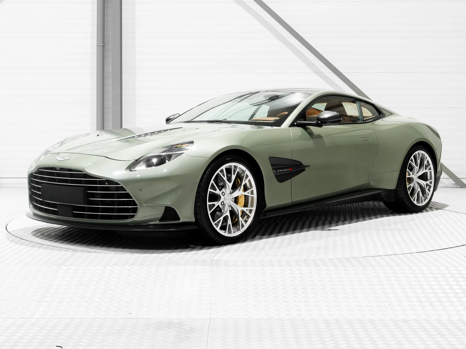 Aston Martin Vanquish (2025) — foto 1