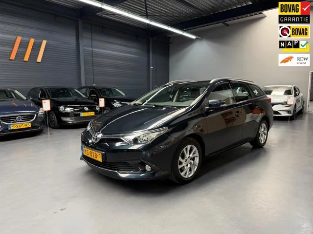 Toyota Auris (2016) — foto 1