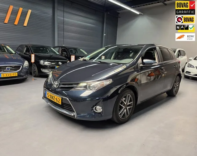 Toyota Auris (2014) — foto 1