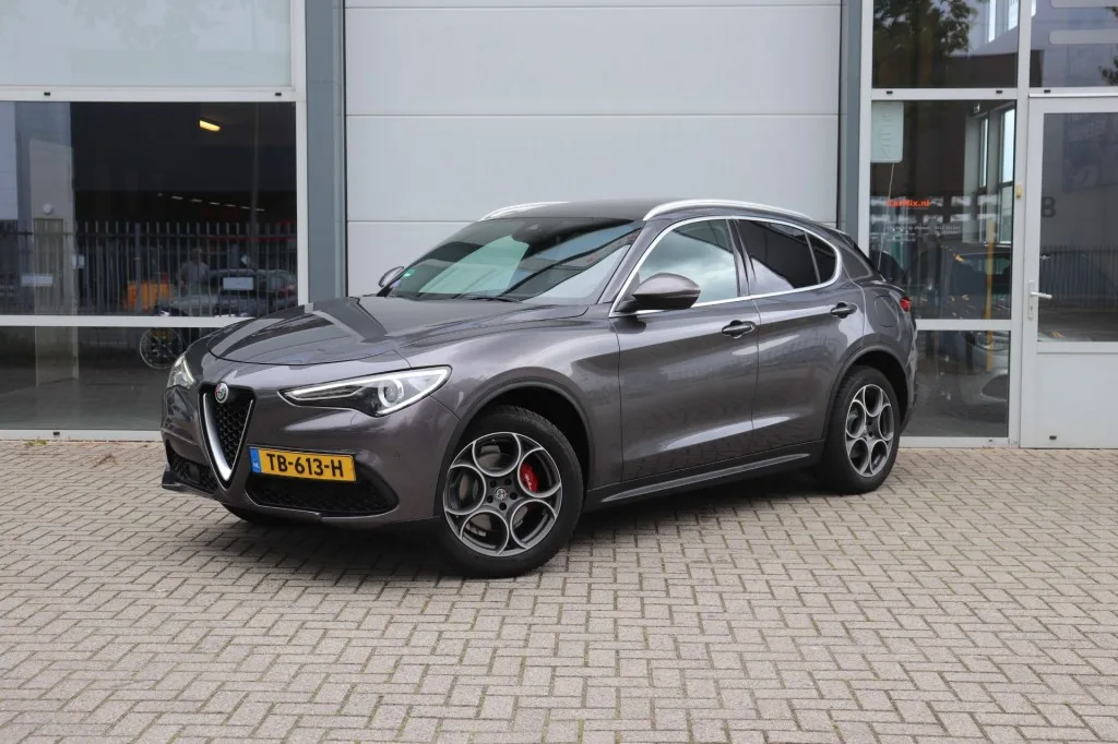 Alfa Romeo Stelvio (2018) — foto 1